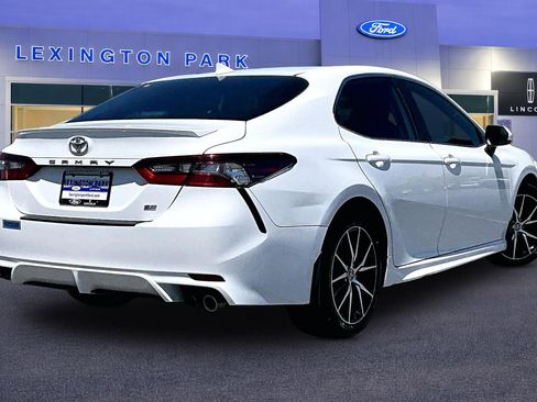 Used 2022 Toyota Camry SE FWD image 5