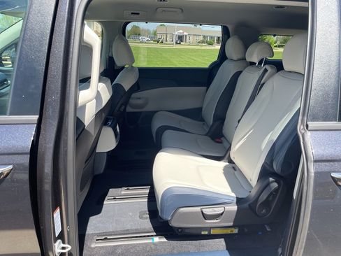 New 2026 Kia Carnival EX FWD image 10