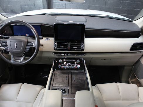 Used 2021 Lincoln Navigator Reserve w/ Luxury Package image 26
