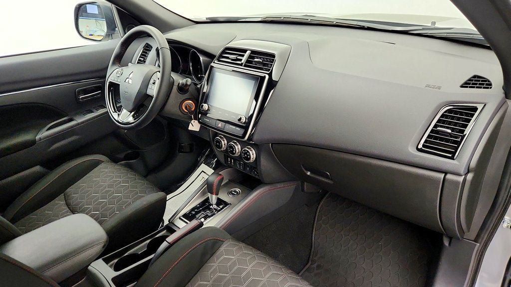 Used 2025 Mitsubishi Outlander Sport AWD image 23