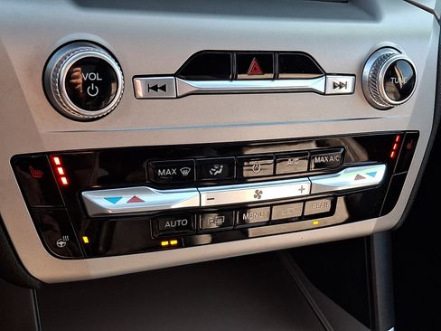 Certified 2022 Ford Explorer XLT w/ Equipment Group 202A image 17