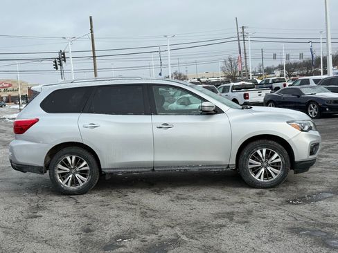 Used 2019 Nissan Pathfinder S image 2