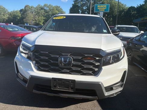 Used 2024 Honda Passport TrailSport image 2