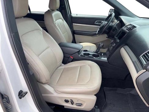Used 2018 Ford Explorer XLT w/ Equipment Group 202A FWD image 29