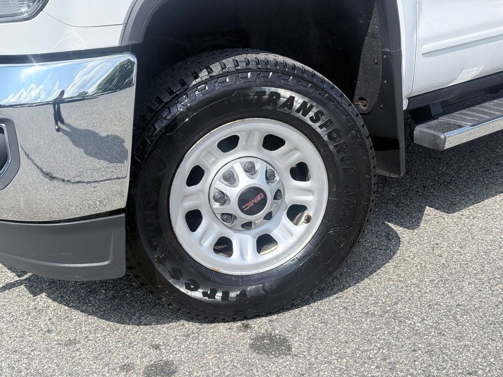 Used 2015 GMC Sierra 2500 SLE w/ SLE Preferred Package AWD/4WD image 2