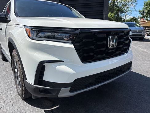 Used 2025 Honda Pilot TrailSport image 36