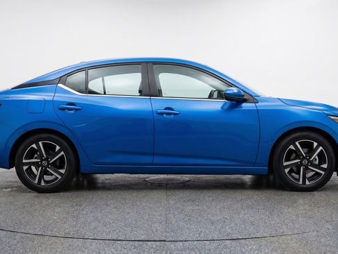 Used 2025 Nissan Sentra SV FWD image 11