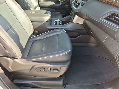 Used 2021 Chevrolet Suburban Premier w/ Premium Package image 16