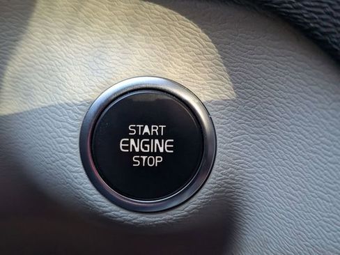 Used 2020 Volvo XC40 T5 Inscription image 18