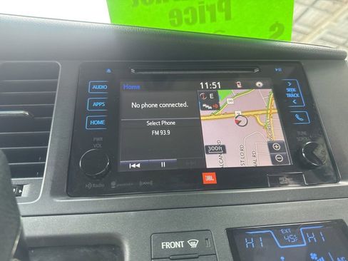 Used 2017 Toyota Sienna Limited Premium image 29