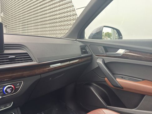 Used 2019 Audi Q5 2.0T Premium AWD/4WD image 26