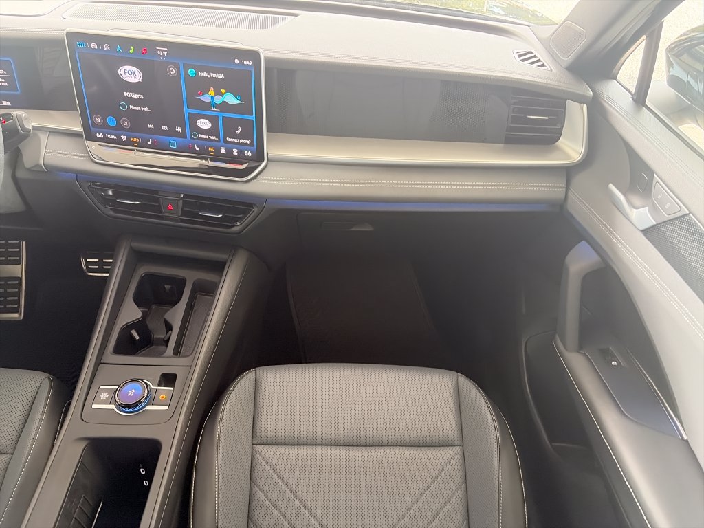 Certified 2025 Volkswagen Tiguan SE R-Line FWD image 38