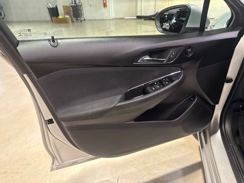 Used 2017 Chevrolet Cruze LT FWD image 24