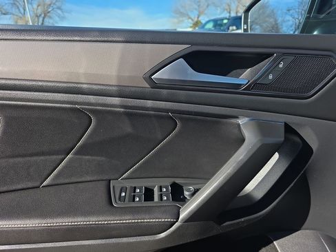 Used 2023 Volkswagen Tiguan SE w/ Panoramic Sunroof Package image 24