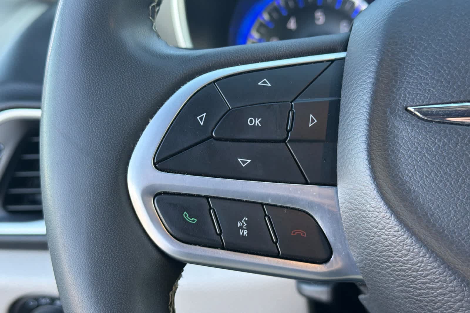 Used 2024 Chrysler Pacifica Touring-L FWD image 26