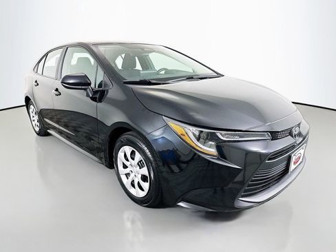 Used 2024 Toyota Corolla LE image 3