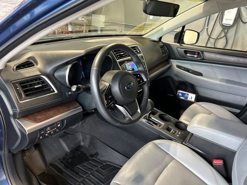 Used 2019 Subaru Outback 2.5i Limited AWD/4WD image 2