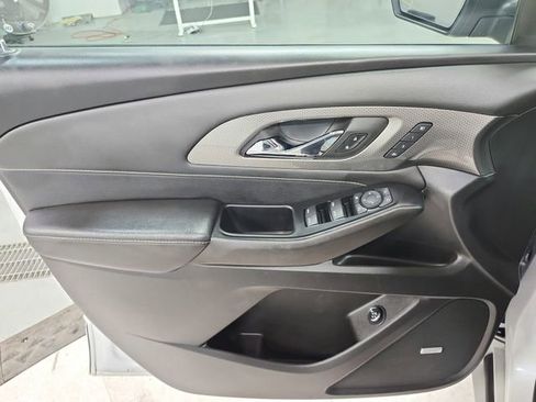 Used 2023 Chevrolet Traverse Premier image 36