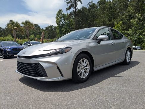 Used 2025 Toyota Camry LE FWD image 8