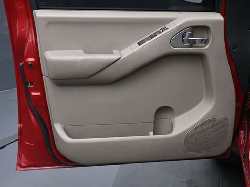 Used 2012 Nissan Frontier SV w/ SV Premium Utility Pkg image 11