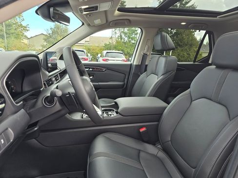 New 2025 Honda Pilot EX-L image 10