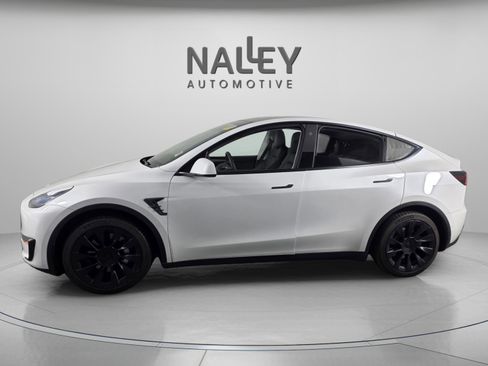 Used 2022 Tesla Model Y Long Range image 2