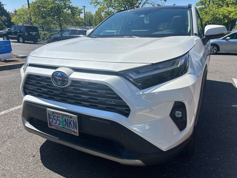 Used 2022 Toyota RAV4 Limited AWD/4WD image 2
