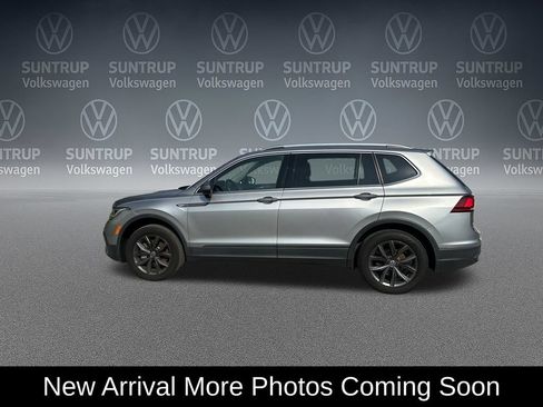 Used 2023 Volkswagen Tiguan SE AWD/4WD image 3