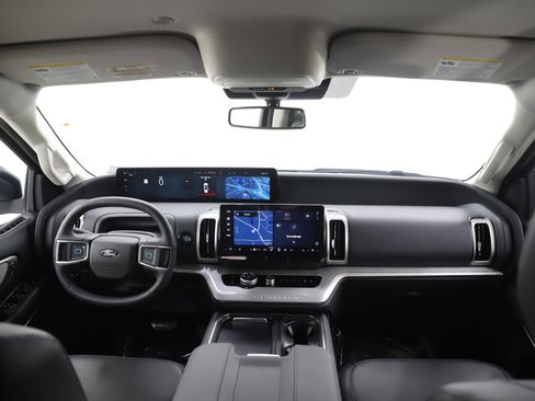 Used 2026 Ford Expedition Active image 14