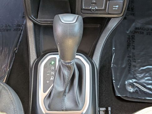 Used 2018 Jeep Renegade Altitude w/ Popular Equipment Group FWD image 22