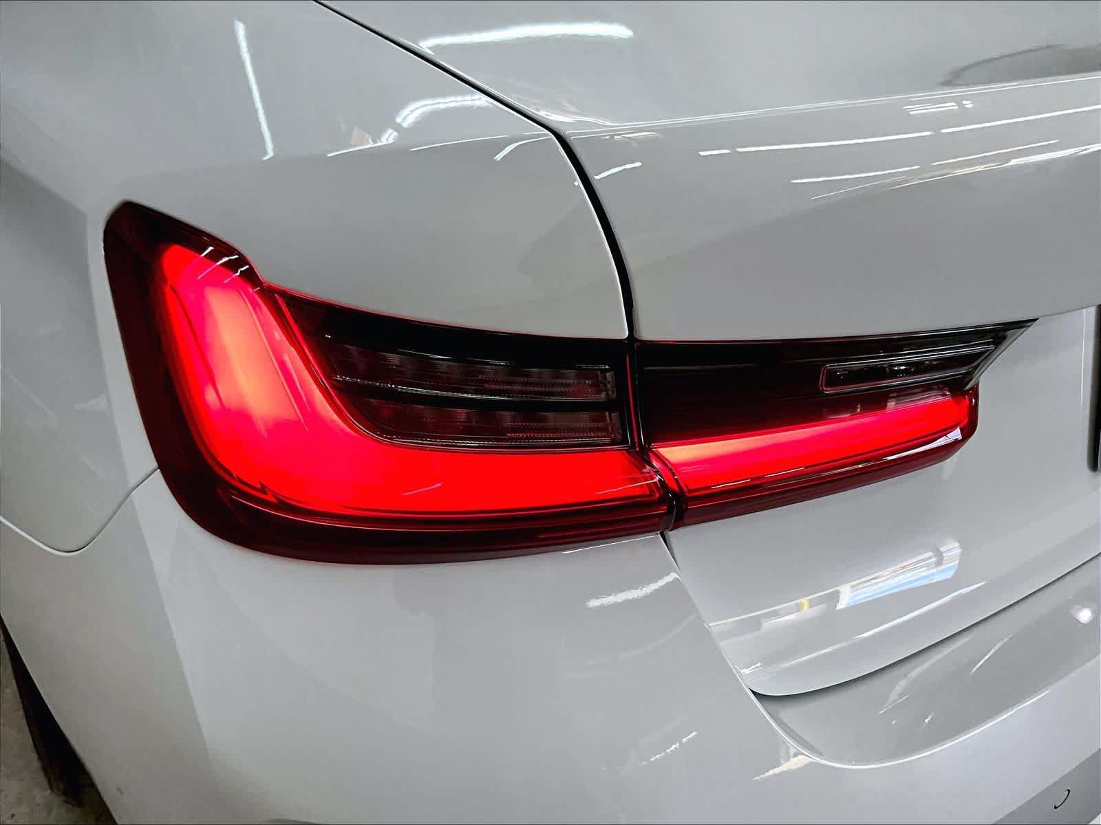 Used 2025 BMW 330i Sedan w/ Convenience Package RWD image 33
