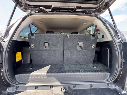 Used 2022 Toyota 4Runner SR5 Premium w/ Moonroof Package RWD image 11