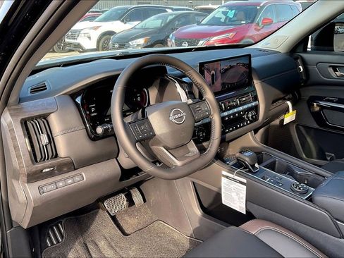 New 2026 Nissan Pathfinder Platinum w/ Cargo Package AWD/4WD image 8