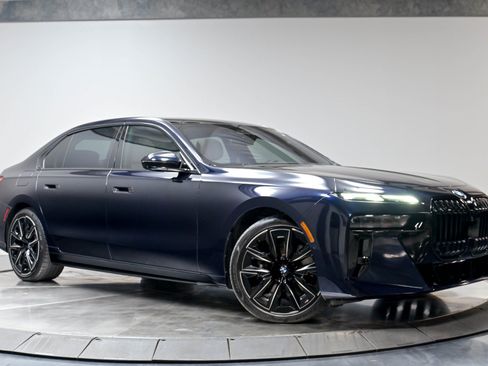 Used 2023 BMW 760i xDrive w/ Luxury Rear Seating Package AWD/4WD image 42