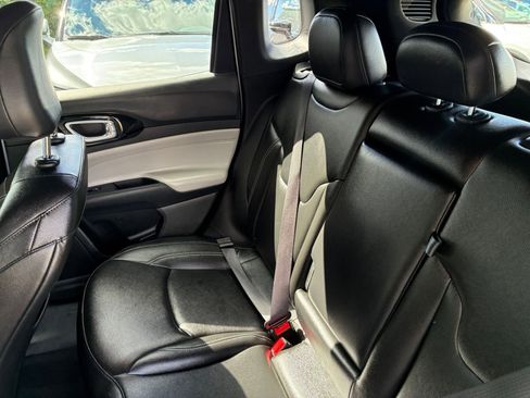 Used 2025 Jeep Compass Limited image 40