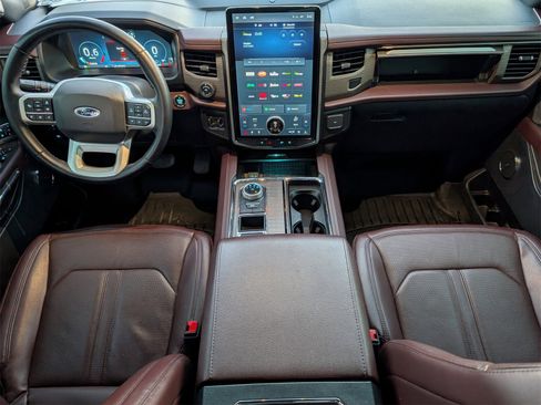 Used 2022 Ford Expedition Limited image 5