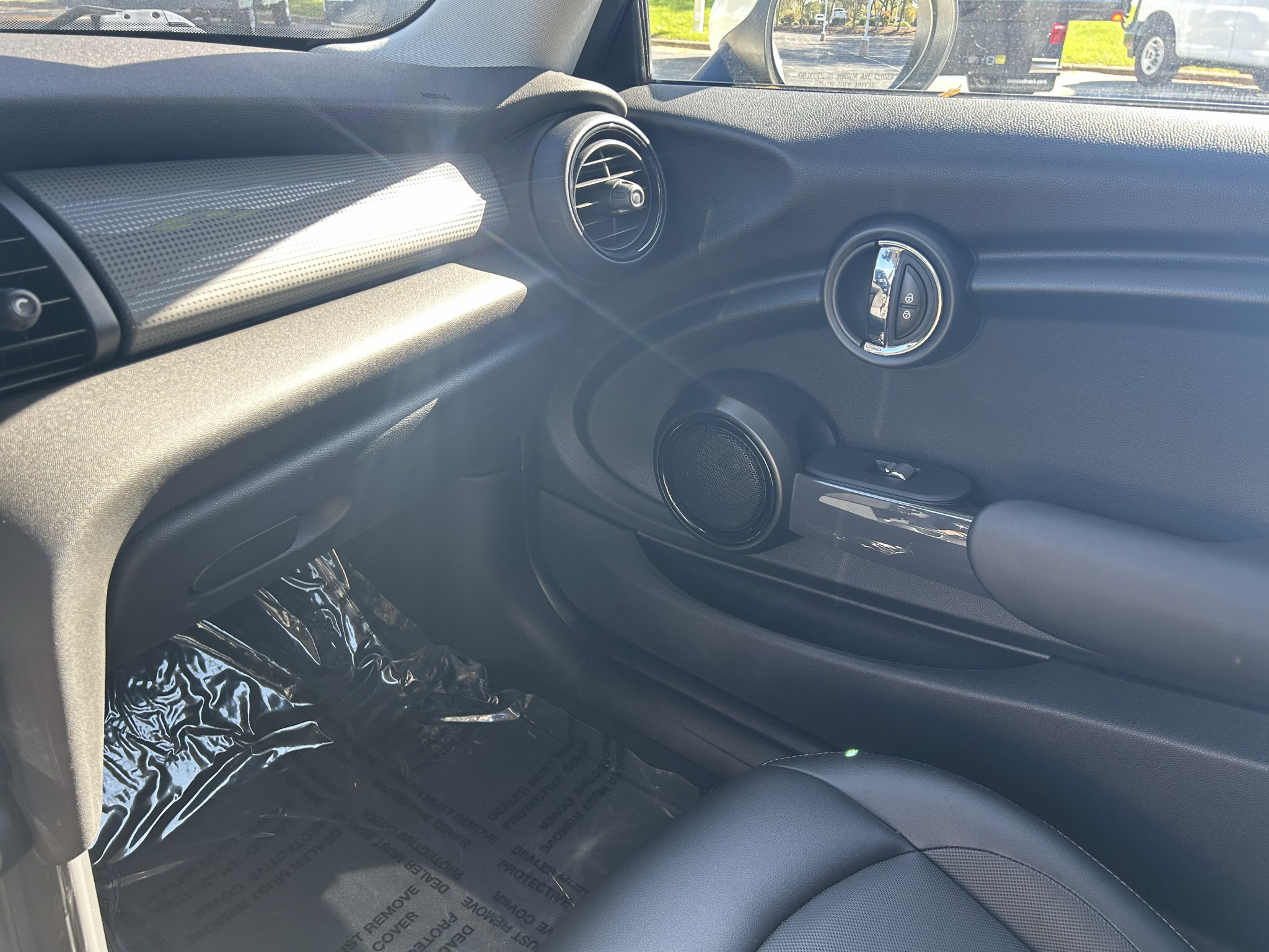 Used 2015 MINI Cooper 2-Door Hardtop FWD image 17
