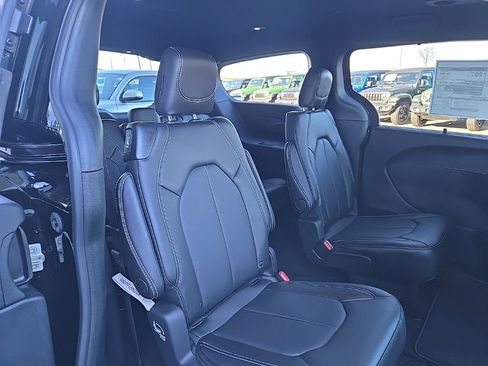 New 2026 Chrysler Pacifica Select w/ S Appearance Package image 75