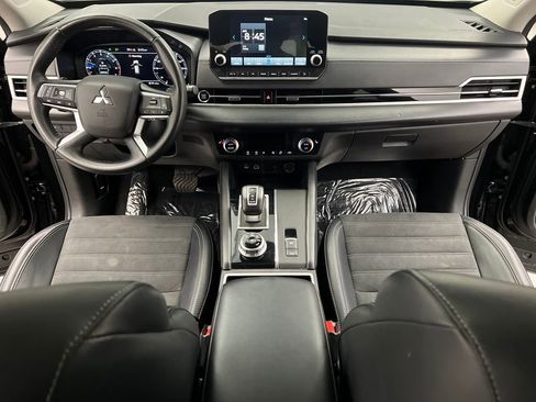 Used 2024 Mitsubishi Outlander SE image 44