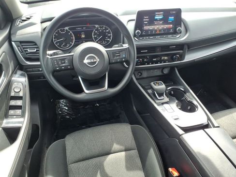 Used 2024 Nissan Rogue SV image 9