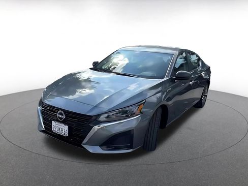 Used 2025 Nissan Altima 2.5 SV image 7
