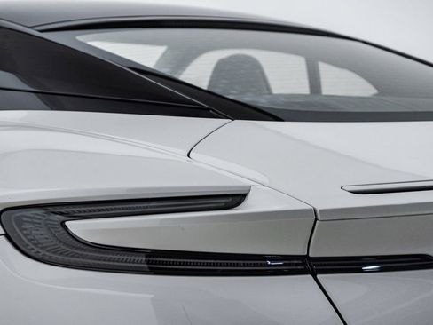 Used 2024 Aston Martin DB12 Coupe image 21