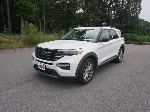 Used 2020 Ford Explorer XLT w/ Equipment Group 202A RWD image 26