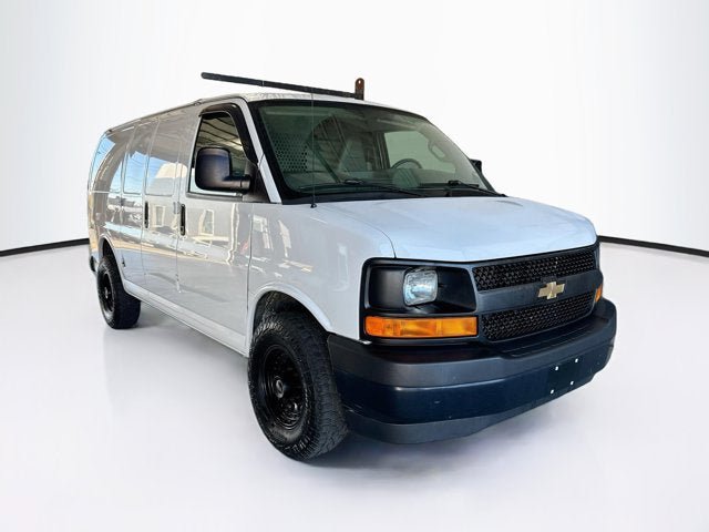 Used 2017 Chevrolet Express 2500 RWD image 3