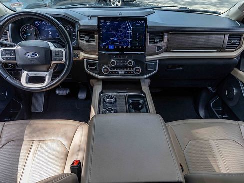 Used 2023 Ford Expedition Limited image 23