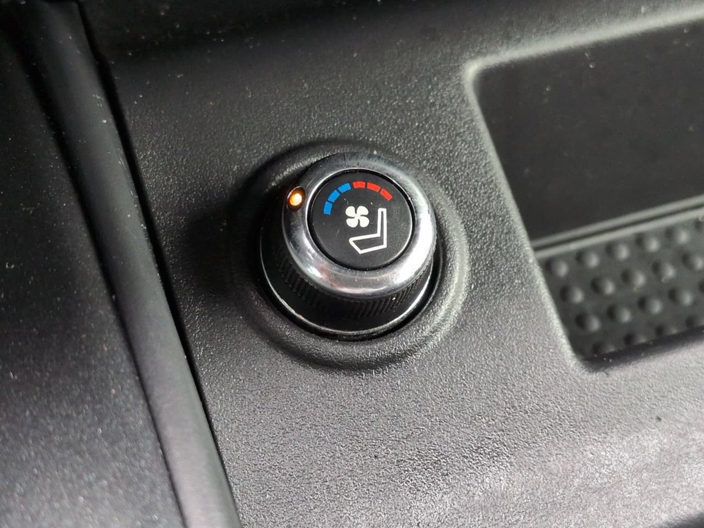 Used 2023 Nissan Titan PRO-4X w/ Pro-4x Convenience Package AWD/4WD image 24