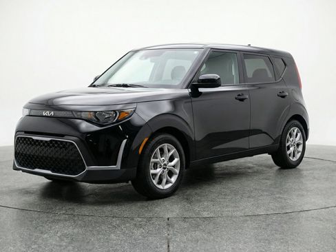 Used 2025 Kia Soul LX w/ LX Technology Package FWD image 3