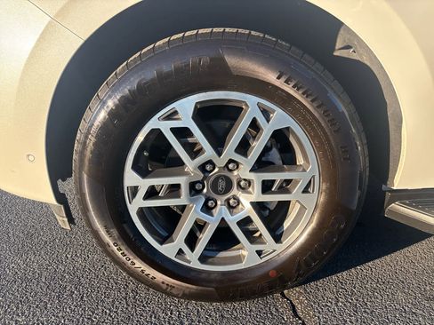 Used 2025 Ford Expedition Active image 29