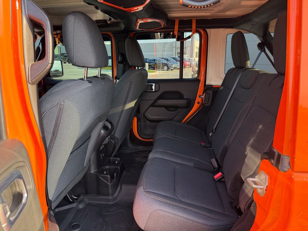 Used 2025 Jeep Wrangler Unlimited Sahara AWD/4WD image 35