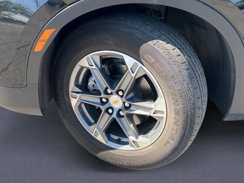 Used 2025 Chevrolet Blazer LT image 3